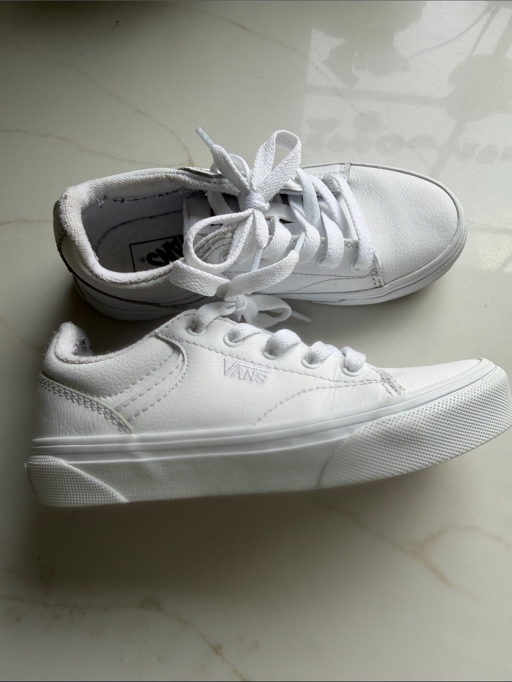 Vans Kids White Low-Top Sneakers - Classic Lace-Up Style